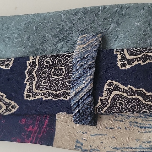 Lorenzo 1964 Men's Tie 100% Silk Abstract Light Blue and Silver and Burgundy - Picture 3 of 4